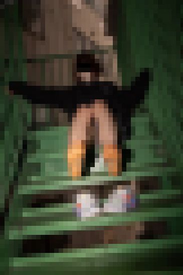 素足にスニーカーを履いて歩き回った後の足の裏 サンプル画像