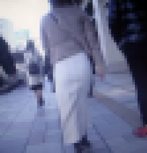 超絶美人お姉さんがタイトスカート履いてプリプリの美尻モッコリクネラせて歩いてるよ　サンプル画像1