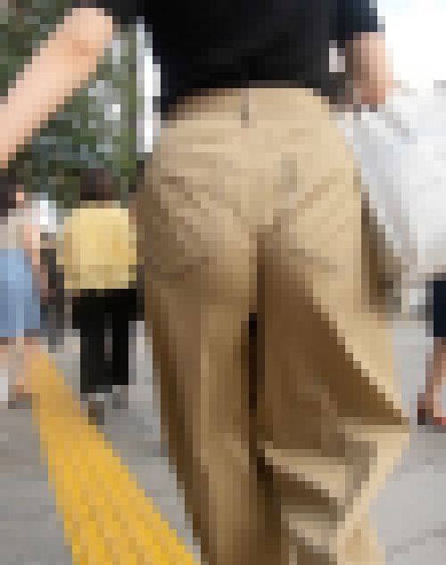 上品なお姉さんのカーゴパンツ尻　サンプル画像1