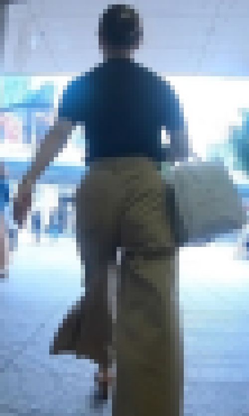 上品なお姉さんのカーゴパンツ尻　サンプル画像2