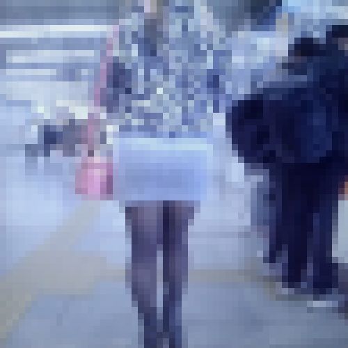 エロスタイルの激カワギャルがタイトニットミニワンピ着て美巨尻モッコリパンパンにさせて歩いてるよ サンプル画像