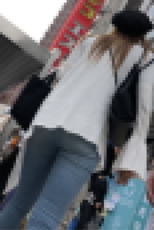 080 同伴中のキャバ嬢のエロいスキニー姿　サンプル画像2