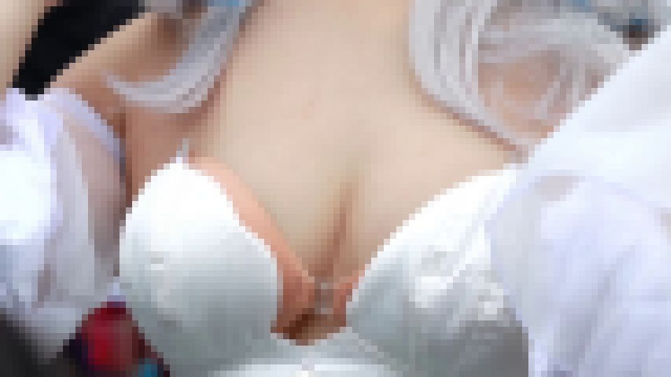 【巨乳の谷間♡】巨乳を武器にカメコを釣る悪いおっぱいレイヤー特集1【ヌーブラ♡】 サンプル画像