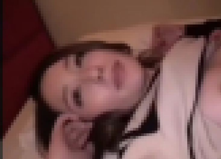 ショッピングモールの中を散策してたら、コスメ店の前でまさかの… サンプル画像