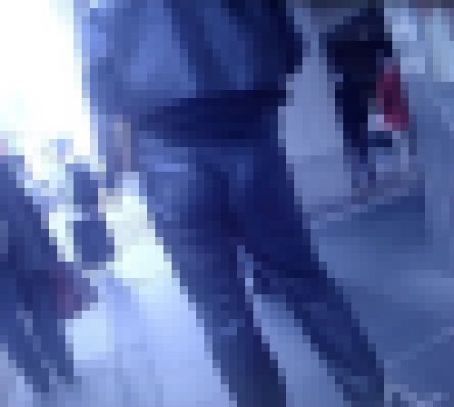 清楚で色っぽい美人お姉さんが超ピタピタなレザーパンツ履いてTバック美爆尻を食い込ませて歩く姿がヤバい サンプル画像