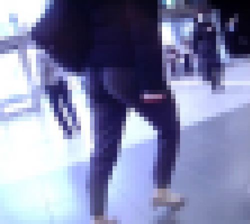 清楚美人OLの歩く時のピタパンの食い込みがエロい サンプル画像