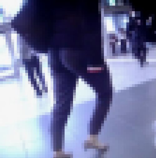 清楚美人OLの歩く時のピタパンの食い込みがエロい　サンプル画像1