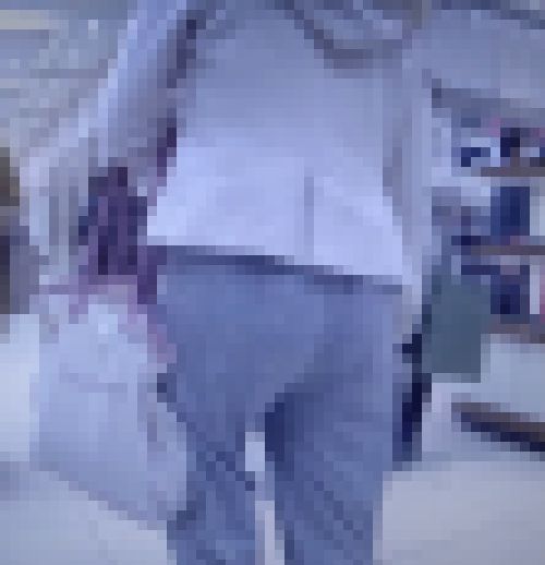 清楚系の激カワ美少女がスラックス履いてお尻モッコリさせて歩いてるよ　サンプル画像2