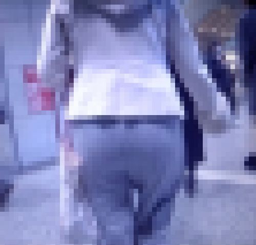 清楚系の激カワ美少女がスラックス履いてお尻モッコリさせて歩いてるよ　サンプル画像3