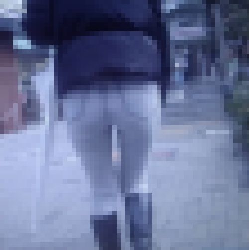 超ハイスペック最上級ギャルが超密着型スキニーデニム履いて美巨尻めっちゃエロく強調して歩いてるよ　サンプル画像3