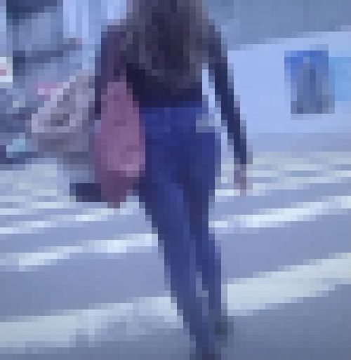 超エロスタイルの美人ギャルがスキニーデニム履いてクビレライン強調して歩いてるよ サンプル画像