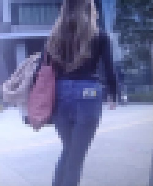 超エロスタイルの美人ギャルがスキニーデニム履いてクビレライン強調して歩いてるよ　サンプル画像1