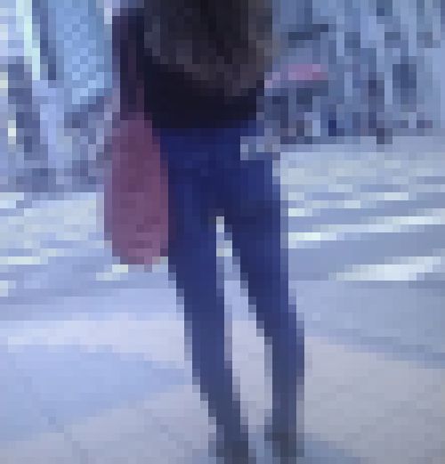 超エロスタイルの美人ギャルがスキニーデニム履いてクビレライン強調して歩いてるよ　サンプル画像3