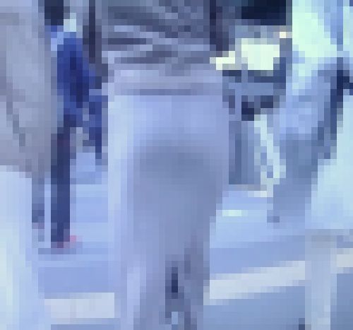 清楚系の極上美人女子大生がタイトスカート履いて美巨尻クネらせながら歩く姿にフル勃起　サンプル画像2