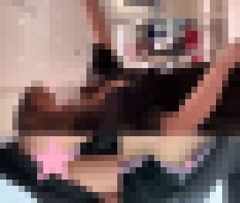 店員チラ☆めちゃくちゃ可愛いくて大人しいバイトちゃんの乳首とパンチラ！胸タッチとめくりまでw サンプル画像