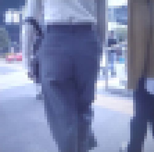 タイトスラックスの食い込みがエロい激カワ美女が尻肉のプリプリさせて歩いてるよ　サンプル画像1