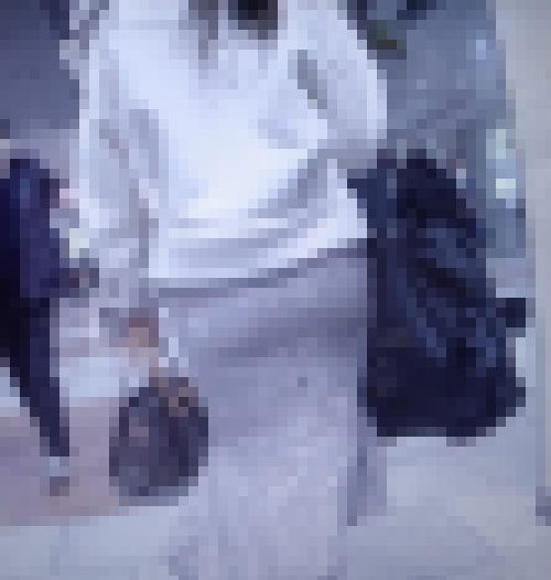 超美人お姉さんがタイトスカート履いて美巨尻モッコリムニュムニュさせて歩く姿がイヤらしい サンプル画像