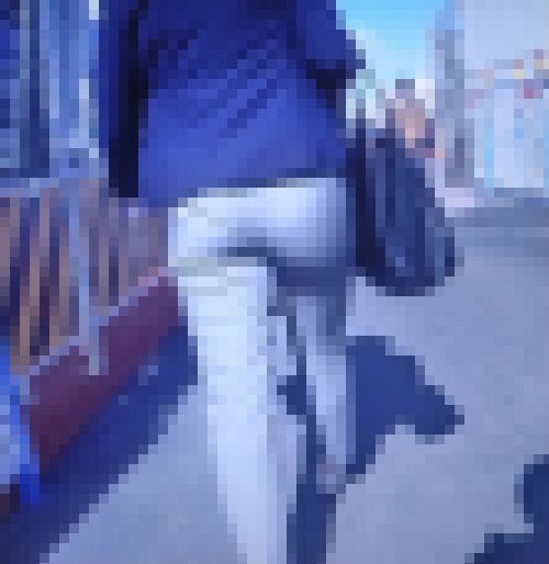 超ハイスペック美人OLが密着型ピタパン履いて美巨尻イヤらしくムニュムニュさせて歩いてるよ　サンプル画像1