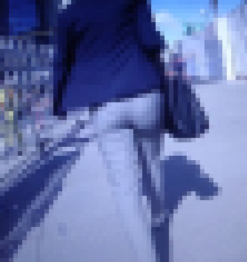 超ハイスペック美人OLが密着型ピタパン履いて美巨尻イヤらしくムニュムニュさせて歩いてるよ　サンプル画像2