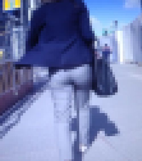 超ハイスペック美人OLが密着型ピタパン履いて美巨尻イヤらしくムニュムニュさせて歩いてるよ　サンプル画像3