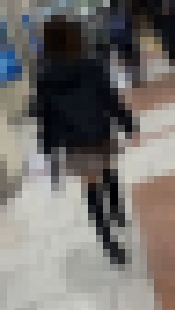 逆さ撮りでハミ●ンしちゃってるJDを向かいの席から　サンプル画像3