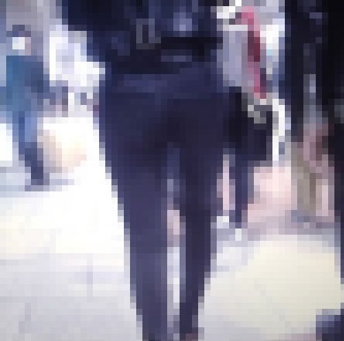 超プリプリ美巨尻の極上美女が履くスキニーデニムがイヤらしい　サンプル画像1