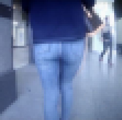 スタイル抜群の美人お姉さんが超密着型スキニーデニム履いてピタピタ美尻ライン強調して歩いてるよ サンプル画像