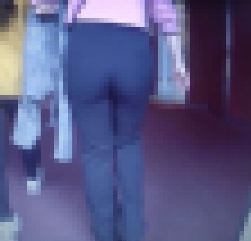 超激カワ美●女が超密着型スキニーパンツ履いて美爆尻モッコリワレメクッキリさせて歩いてるよ サンプル画像