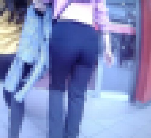 超激カワ美●女が超密着型スキニーパンツ履いて美爆尻モッコリワレメクッキリさせて歩いてるよ　サンプル画像2