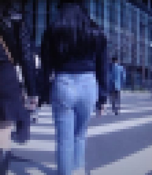 最高級激カワ美●女がタイトデニム履いてクビレ美巨尻強調させて歩いてるよ サンプル画像