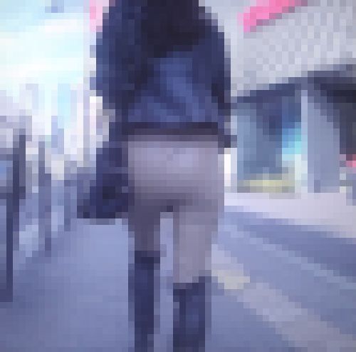 色気ムンムンの超絶美女がタイトレザーパンツ履いて美巨尻密着させて歩いてるよ　サンプル画像3