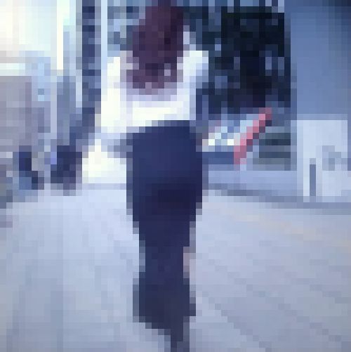 超美クビレスタイルの極上ハイスペック美女がタイトスカート履いてカラダをクネらせながら歩く姿がイヤらしい サンプル画像