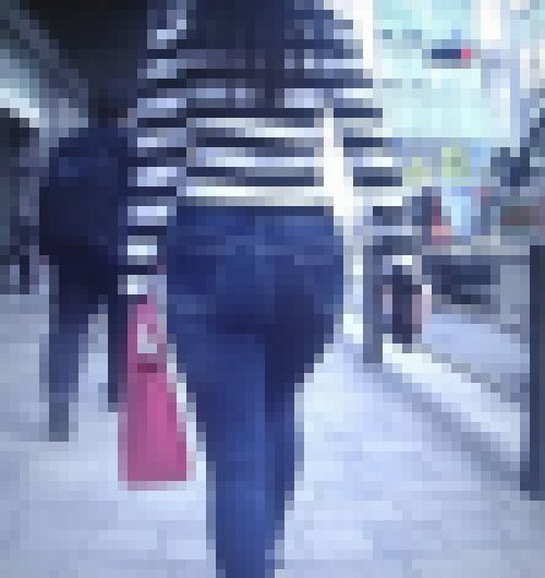 超絶クビレ美巨尻美女が超密着型スキニーデニム履いて歩く姿が最高です サンプル画像