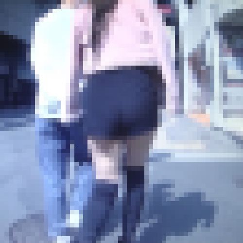 スタイル抜群長身激カワギャルが超密着型ソフトショートパンツ履いて美巨尻食い込ませて歩く姿がエロ過ぎる　サンプル画像1
