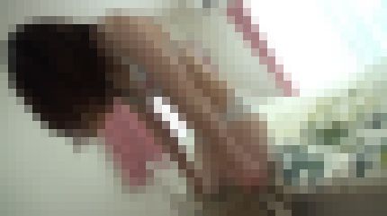 スレンダー美人の24歳OLが濡れやすい敏感な体を弄られ大きな声で喘ぎまくる　サンプル画像1