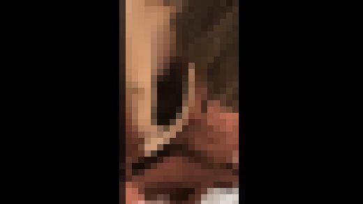 温泉施設での胸チラ03　サンプル画像3