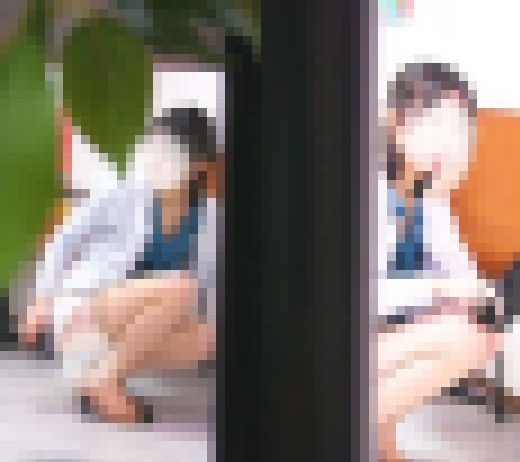 「気持ち悪・・・」　パンティ覗いただけなのに　そんな目で見ないで　サンプル画像2