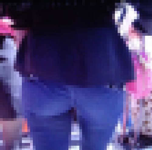 超激カワギャルが食い込ませ気味のスキニーデニムを履いてキャリーバッグを引く姿がいやらしい　サンプル画像1