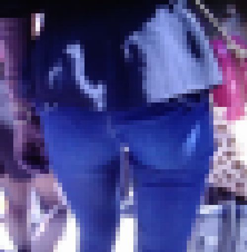 超激カワギャルが食い込ませ気味のスキニーデニムを履いてキャリーバッグを引く姿がいやらしい　サンプル画像2