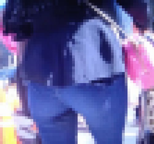 超激カワギャルが食い込ませ気味のスキニーデニムを履いてキャリーバッグを引く姿がいやらしい　サンプル画像3