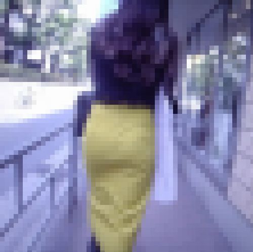 セクシーオーラ全開の超ハイスペック極上美女がスカート越しに網タイツを透かして歩いているよ　サンプル画像2