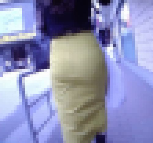 セクシーオーラ全開の超ハイスペック極上美女がスカート越しに網タイツを透かして歩いているよ　サンプル画像3