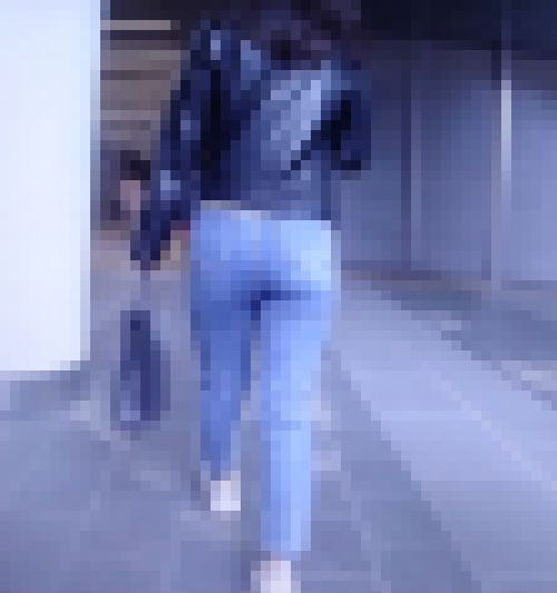 超美人お姉さんがスキニーデニムパンパンにさせて歩いているよ　サンプル画像3