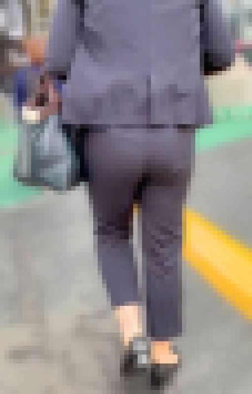 40代OL奥様のムッチリ恵体巨尻！ワガママな肉感スケベボディとパッツンデカ尻で男を挑発！ 下品なデニムスタイル 奥様編　サンプル画像3