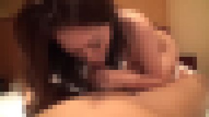 スレンダー美乳の34歳人妻が旦那さんより太くて大きい肉棒で突かれ日頃の性欲不満を解消　サンプル画像2