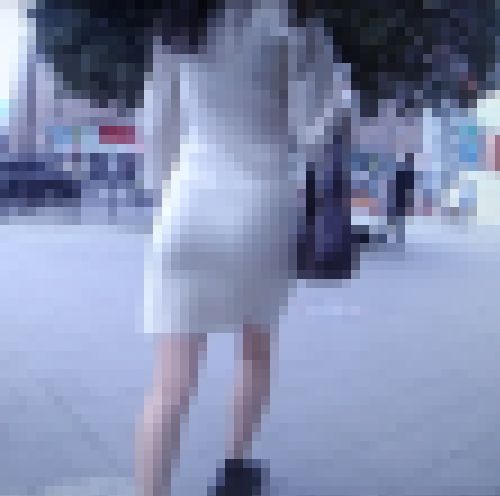 スタイル抜群の激カワ美女が極薄ワンピ着てエッチなライン浮かせながら歩いてるよ　サンプル画像1