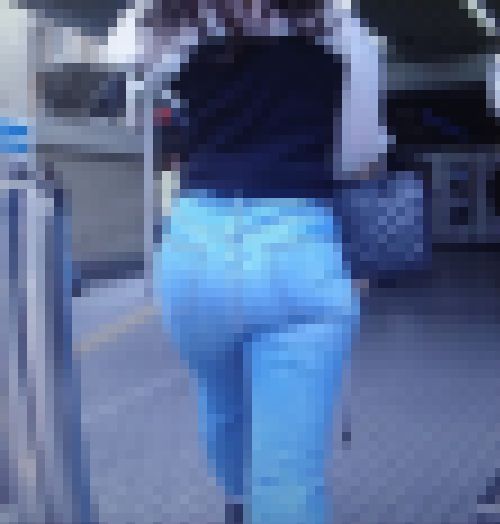 超ハイスペック激カワ清楚系の美女がスキニーデニム履いて美巨尻パンパンにさせて歩いてるよ サンプル画像