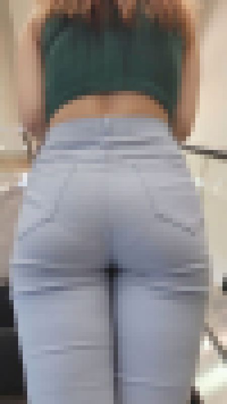 【ピタパン】パンティーライン丸見えのお姉さん　サンプル画像3