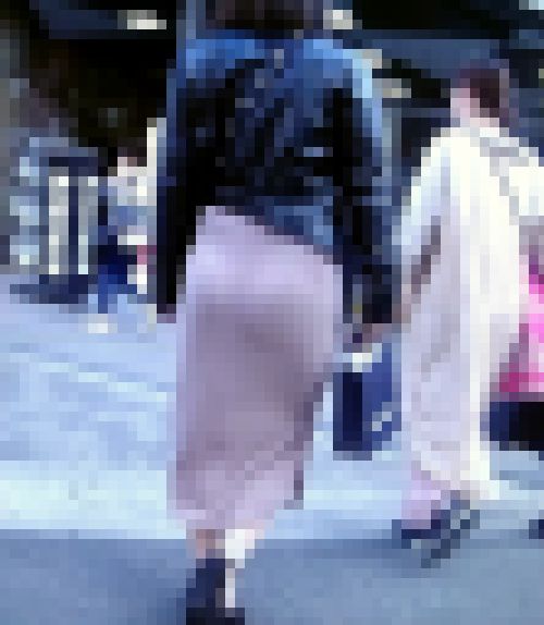 タイトスカートを履いた極上美人お姉さんのTバック美巨尻肉がエロ過ぎる　サンプル画像2