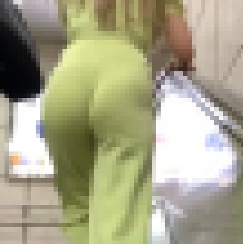 「誰もが振り返る！顔もお尻もTバックも洋服もエッチなGAL」 サンプル画像